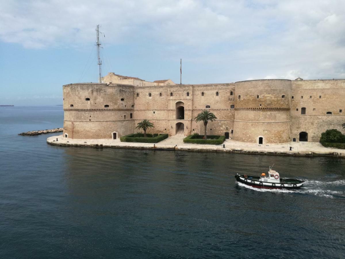Suite Al Ponte 2.0 Taranto Bagian luar foto